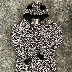 BNWOT Womens Leopard Print Onesie size XS pajamas sleepwear